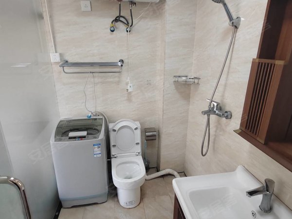 金华婺城婺城江南金华之心本人房東，金华之心南，电梯大通间，押一付一，近世贸金职院出租房源真实图片