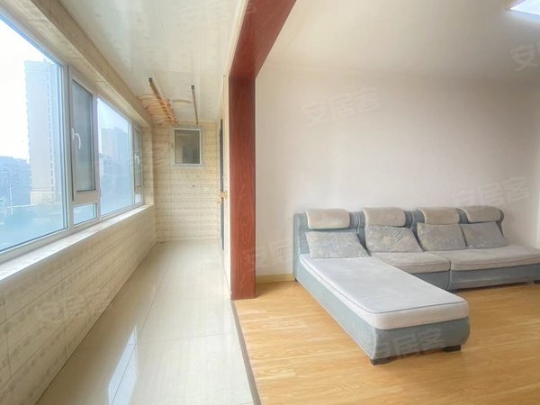 青岛即墨二十八中绿城岘山花城绿城,现状出租15000,看房有钥匙出租