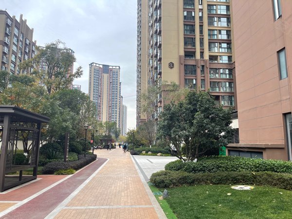 昆明西山前卫营润城八区润城八区高楼层空房不租可居住可办公朝向好