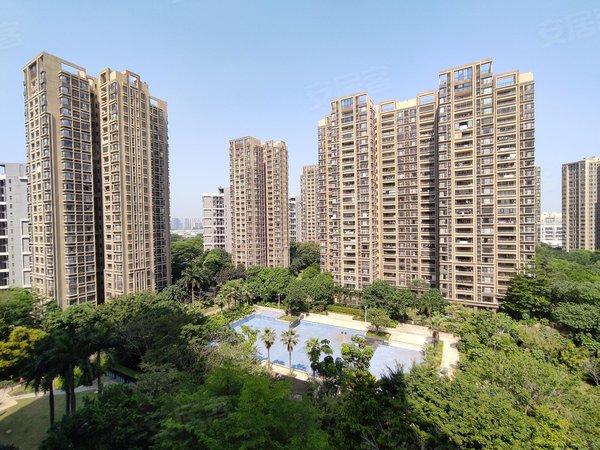 东莞松山湖松山湖城区万科金域松湖一期三卧朝南   户型老好  干净
