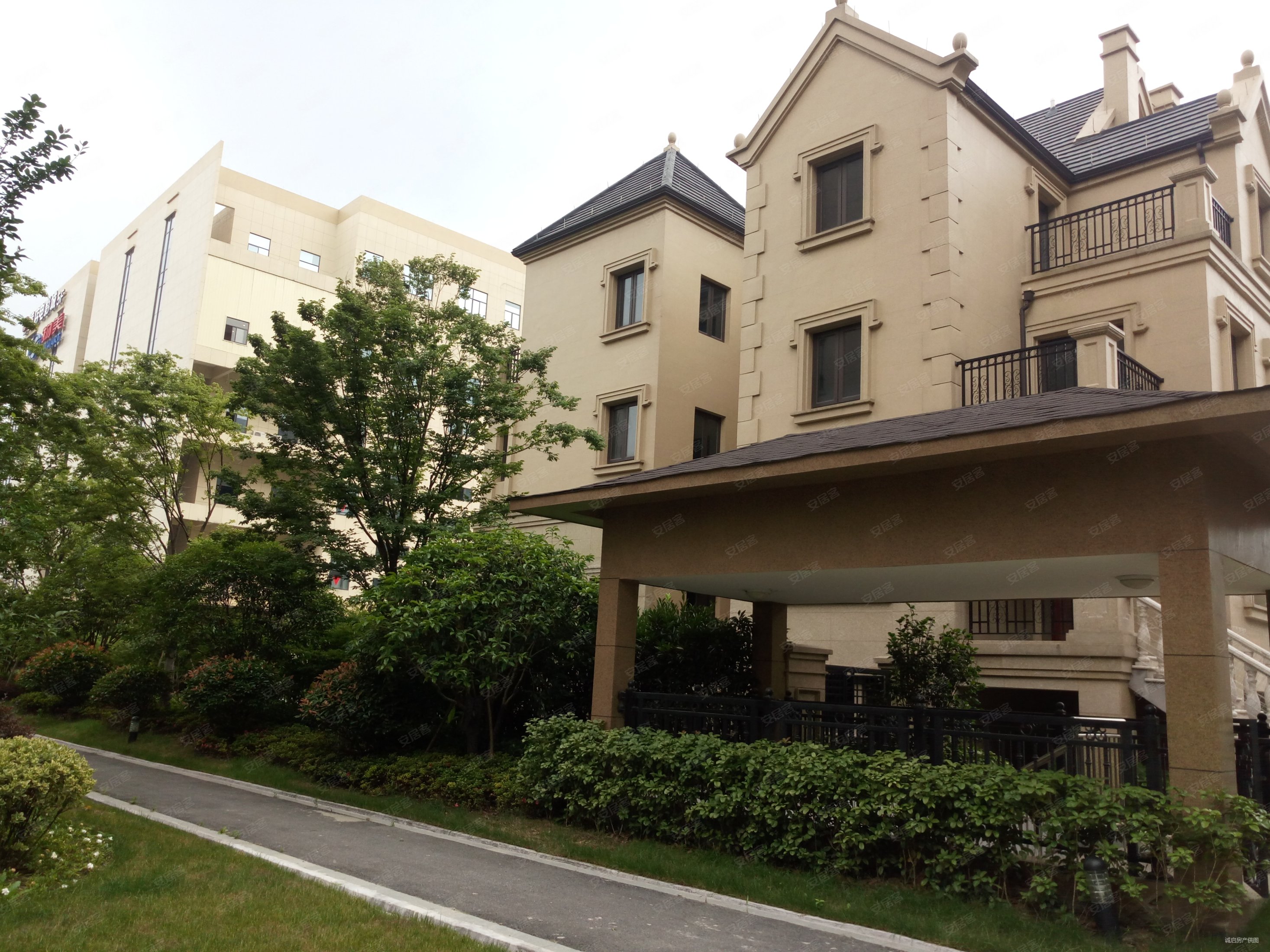 柳桥长安华府6室3厅5卫432㎡南北1250万