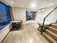 一号线七堡地铁口云悦湾精装loft公寓带露台两室一厅整租