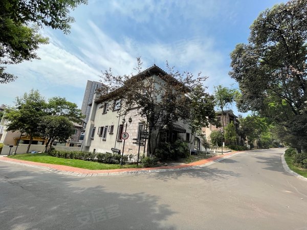 重庆江北鸿恩寺嘉凯城北麓官邸观音桥 鸿恩路 嘉凯城北麓官邸 6房3卫