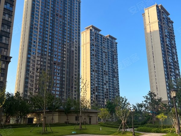 苏州太仓浏河招商碧桂园依云四季出租依云四季三房一卫,精装全配2000