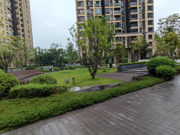 重庆巴南鹿角融创欧麓花园城铂爵郡(二期)出门公交车 商圈配套成熟!