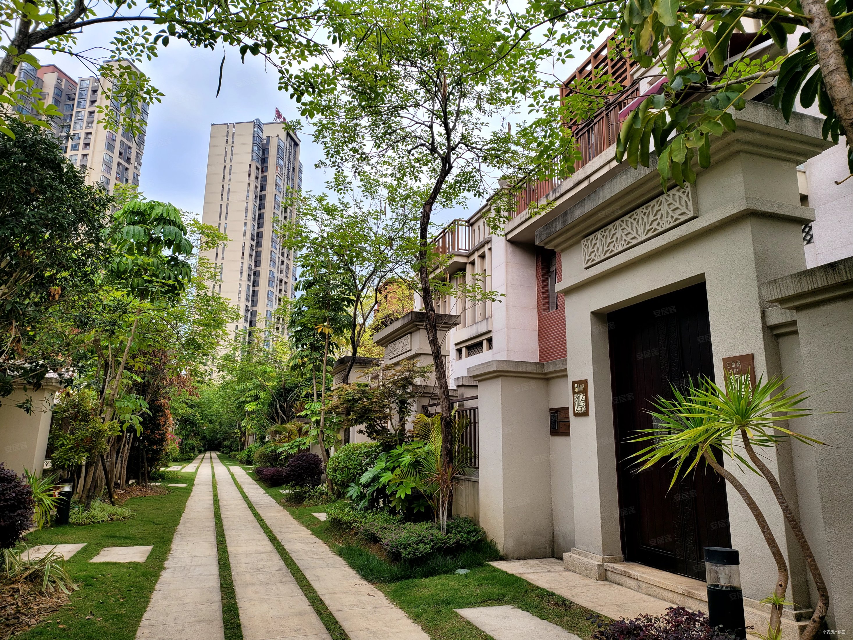 阳光城翡丽湾(别墅)4室1厅3卫218㎡北400万