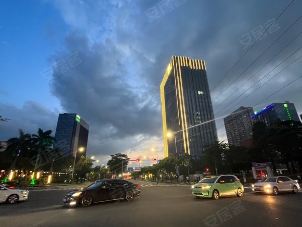 深圳龙岗平湖华南城10号公馆华南城地铁口单间出租家私家电齐全拧包