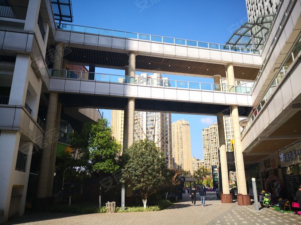 昆明西山云纺片区绿地大城天地万达广场旁 盛高大城4期 精装公寓房 带