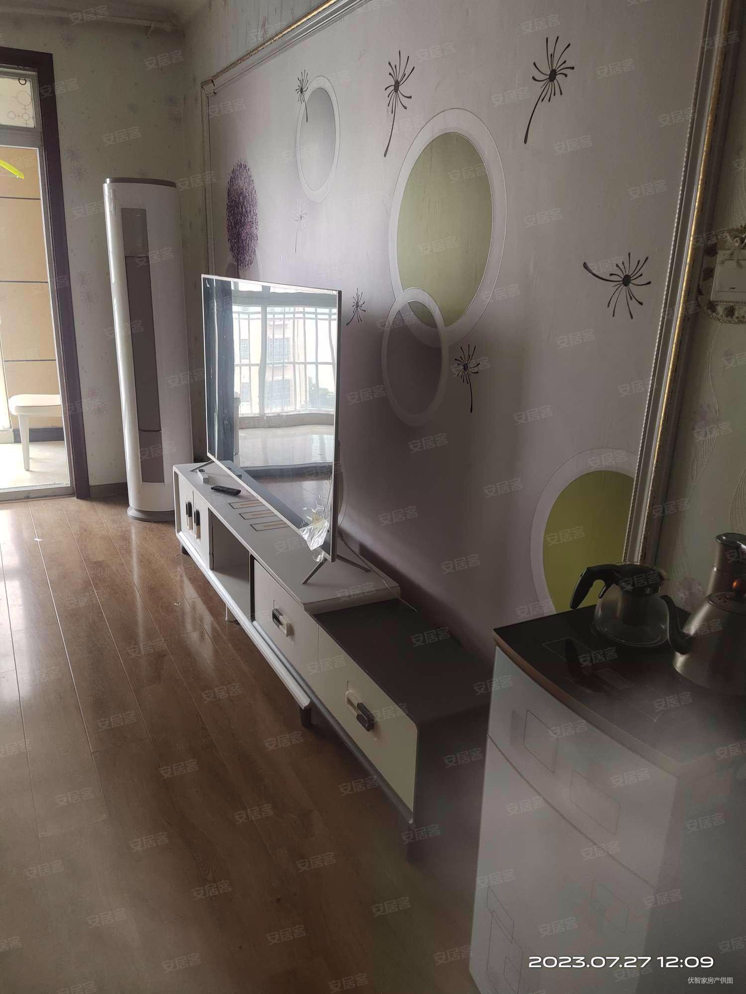 区政府旁边滨河名邸电梯两室精装修