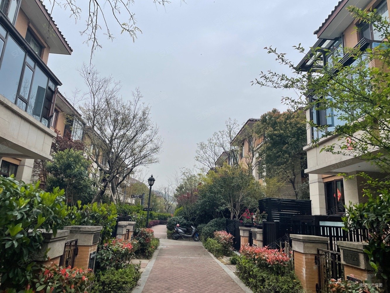 维拉小镇独栋别墅靠湖大花园大露台看房方便