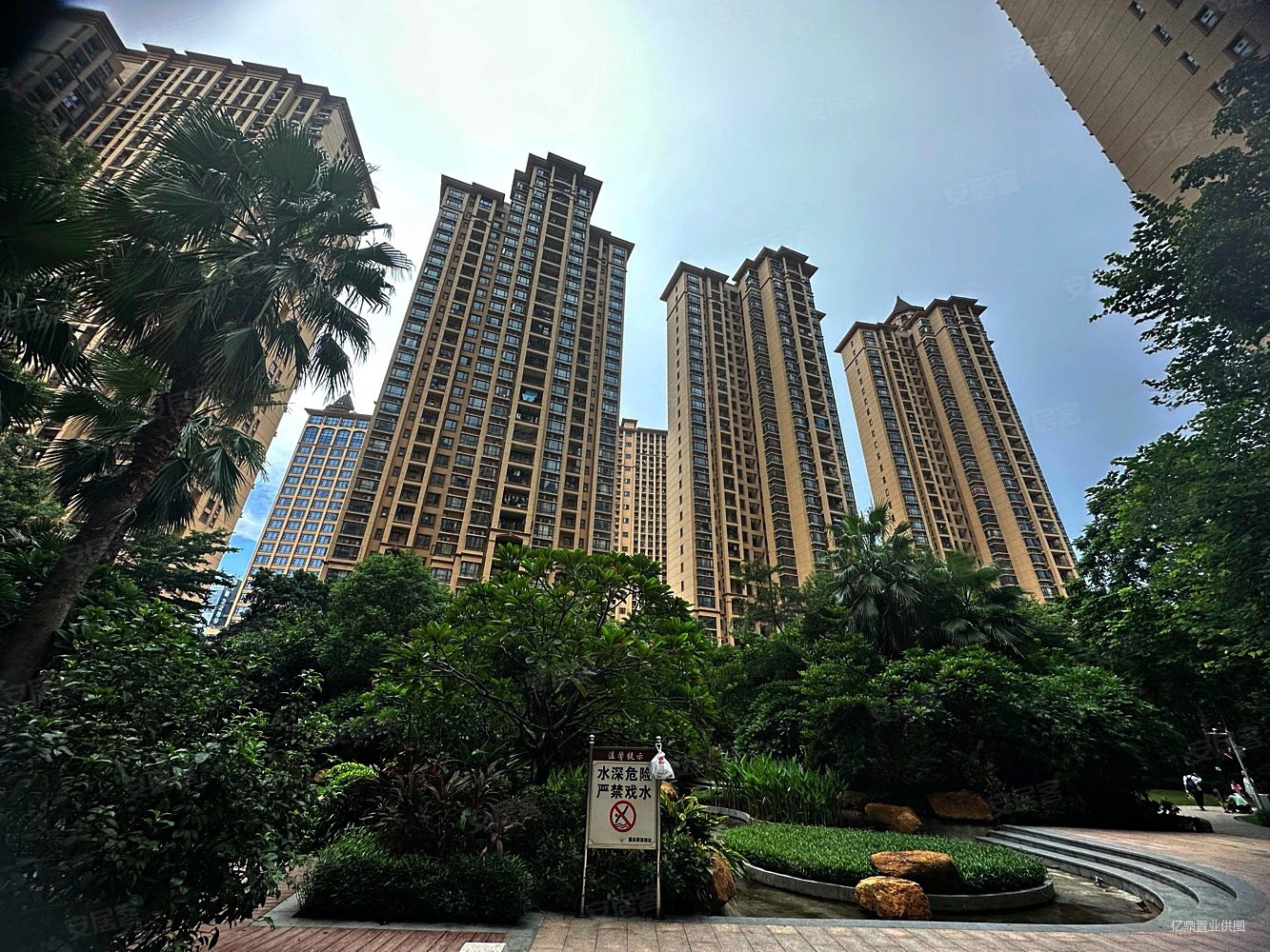 星城翠珑湾(四期)3室2厅2卫122.77㎡北380万