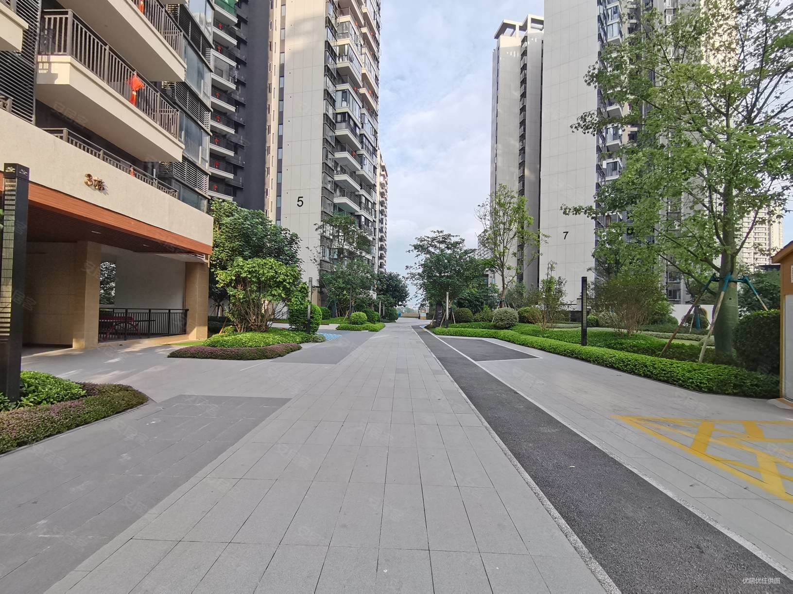 龙光玖珑湾3室2厅2卫89.46㎡南96万