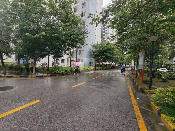 南宁青秀凤岭北凤岭名园急租 新民二中旁精装两房 礼包入住 居住安静