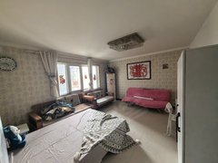 西安新城韩森寨三号线 长乐公园地铁口20米 精装超大卧室出租 可押一付一出租房源真实图片
