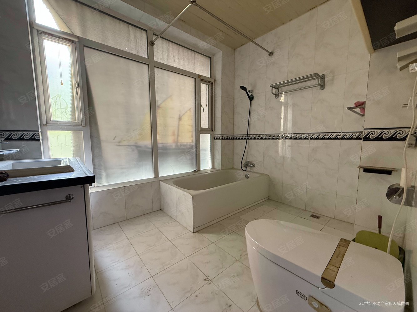 一栋洋房5室2厅3卫261.1㎡南北1680万