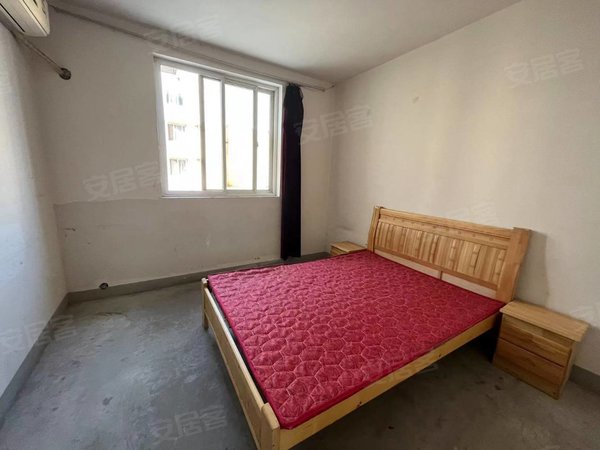 泰州海陵城东金东花园美好易居城旁金东花园100平简装多层3楼1300每月