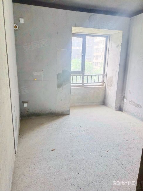 鑫远翡丽郡正桂花坪地铁口中层毛坯3房修急售