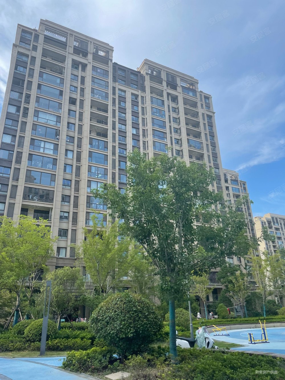 吾悦华府蝶园4室2厅2卫123.54㎡南北62万