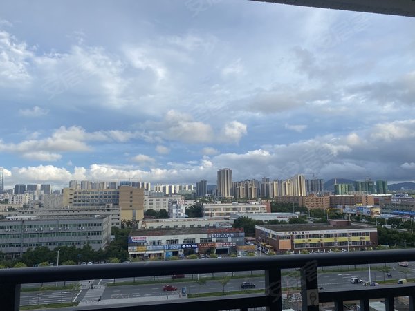 珠海金湾红旗中珠上郡花园(四期)正光广场房,电梯精装三房两卫随时