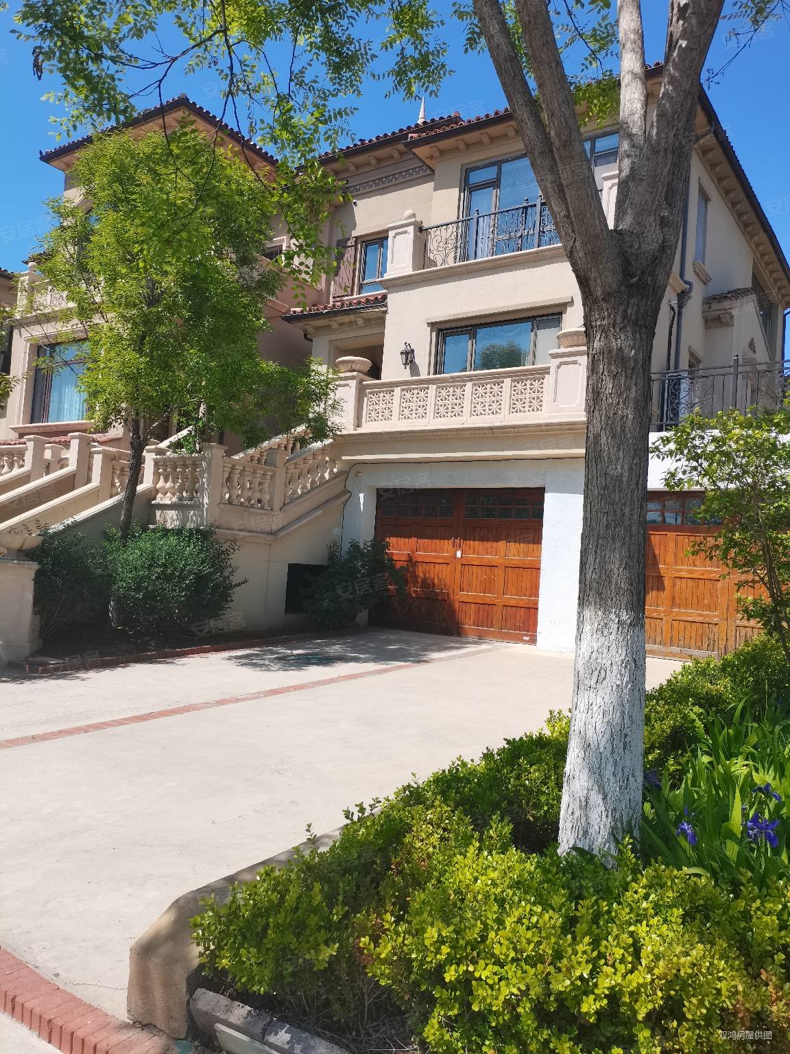 有车库车位,亿达春田(别墅)二手房,596万,6室4厅,4卫,237平米-大连