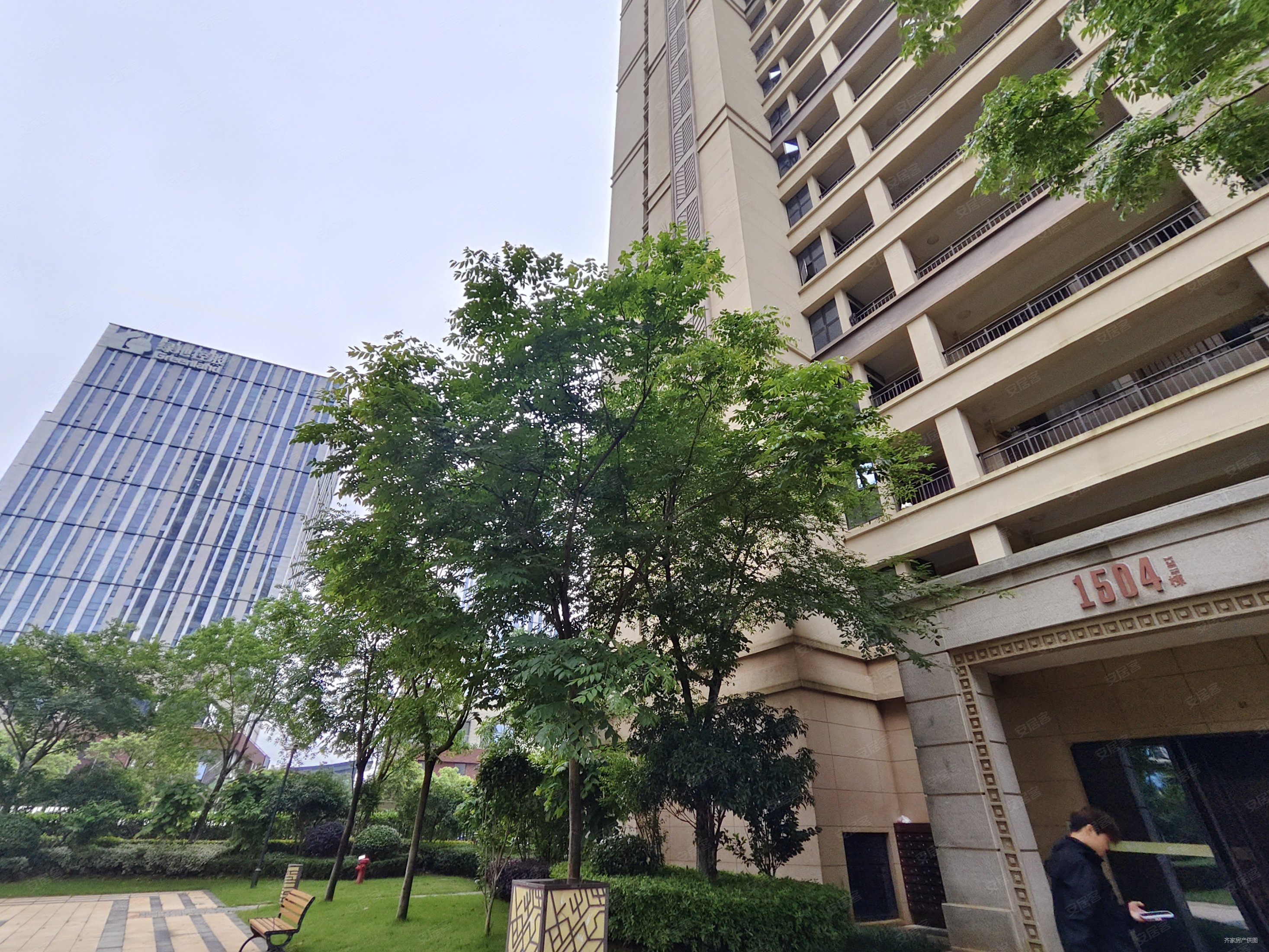 绿地国际博览城博翠4室2厅2卫144.39㎡南165万