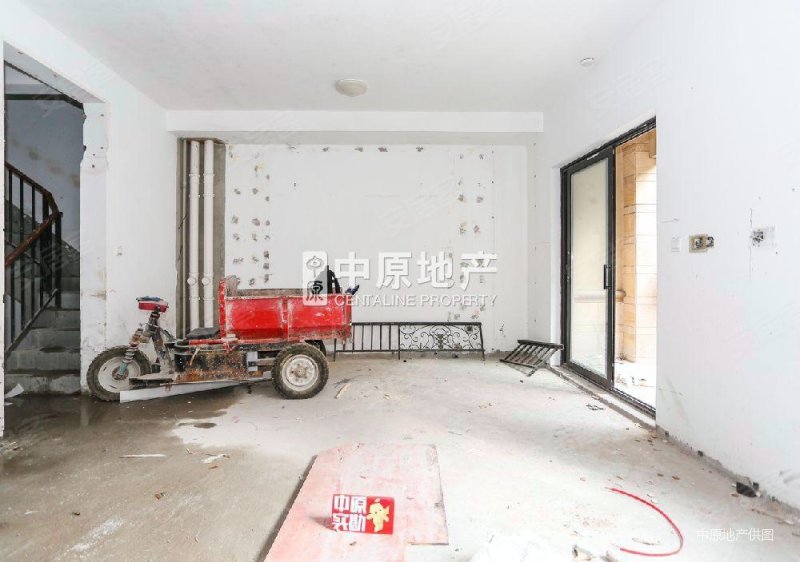 保利天鹅语苑二期别墅近地铁环境好南北通透有钥匙