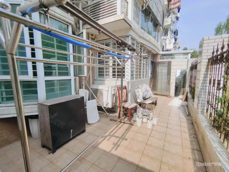 昌鑫花园降了 降了一楼送花园 满五年 带个固定车位 不靠马路,昌鑫花