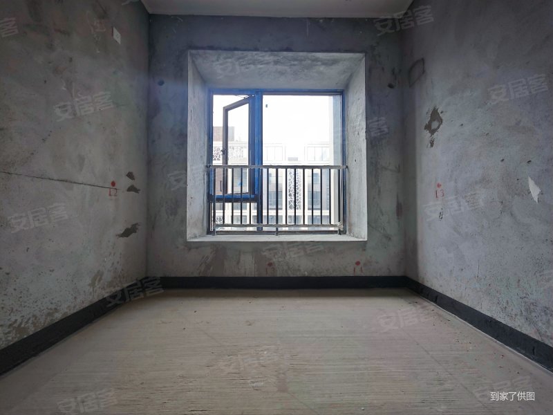 岔路口轻轨站旁 花园洋房,合能枫丹玖悦二手房,135万,3室2厅,2卫,85.