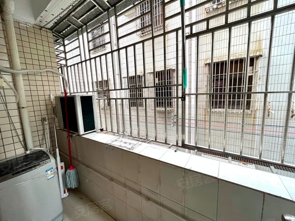 深圳龙岗横岗厦村沙湾厦村 一房一厅 民水民电 近公交站 直达水库新村