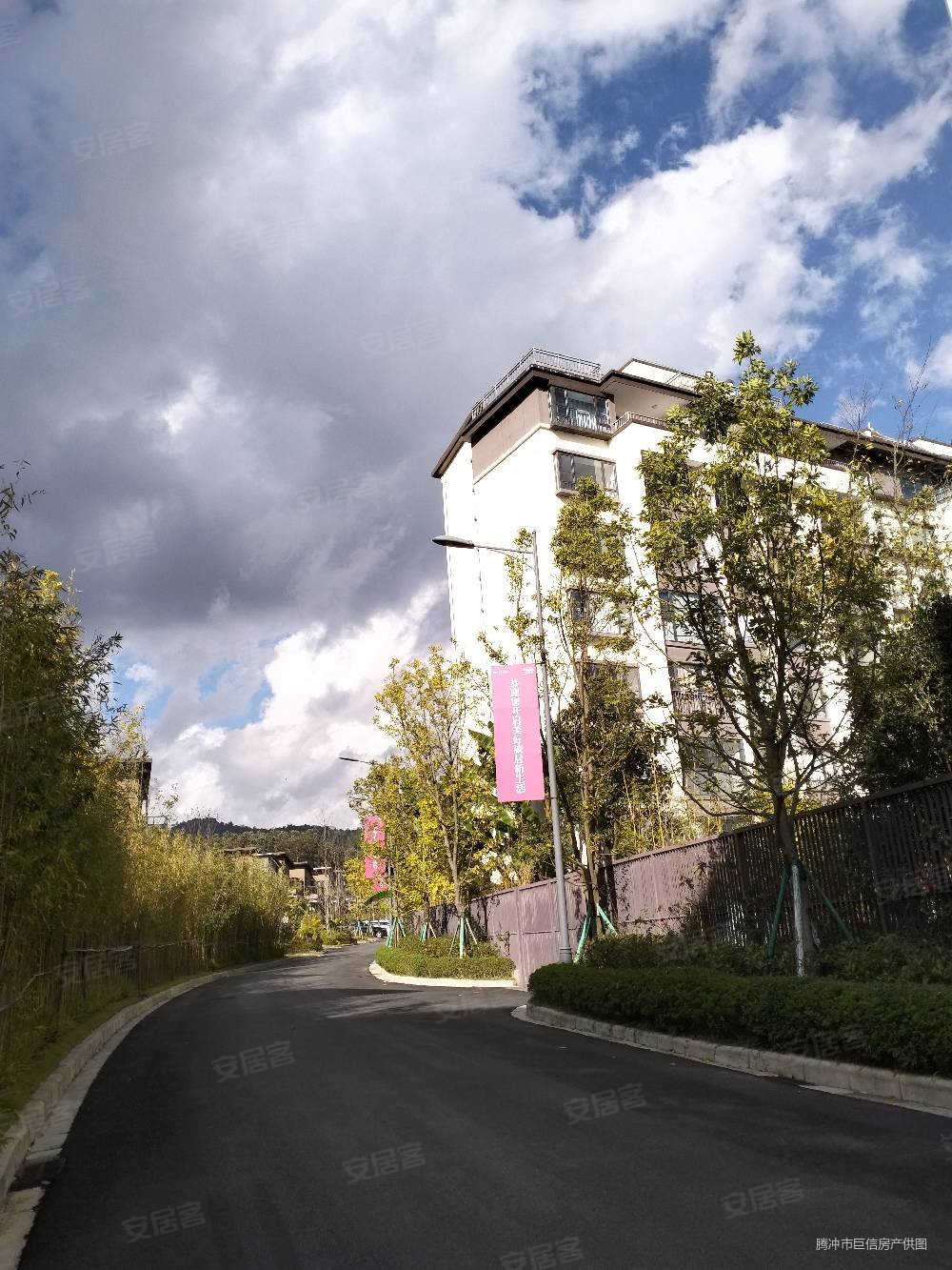 腾冲华侨城1室2厅1卫45㎡南北48万