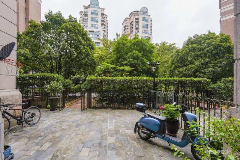 正南朝向,碧云花园(一期)二手房,3500万,3室2厅,2卫,260平米-上海安居