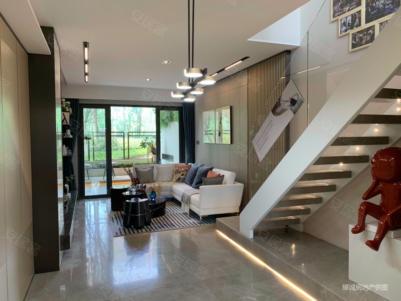 天府二街丨精装六米复式(带20平私人花园)通气民用~随时看房