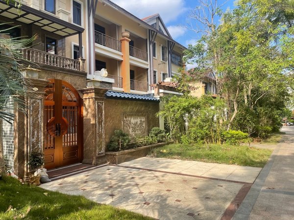 南宁青秀东盟商务泰国城(别墅)东盟商务区 泰国城别墅会所带k tv功能