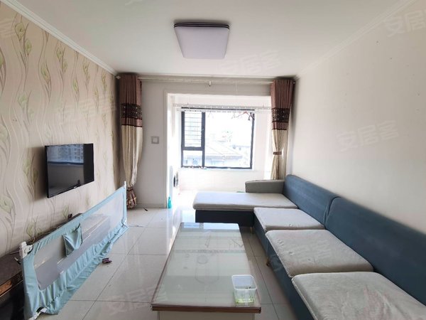 青岛黄岛薛家岛海信凤凰金岸精装大套二,视野开阔采光好,小区环境好