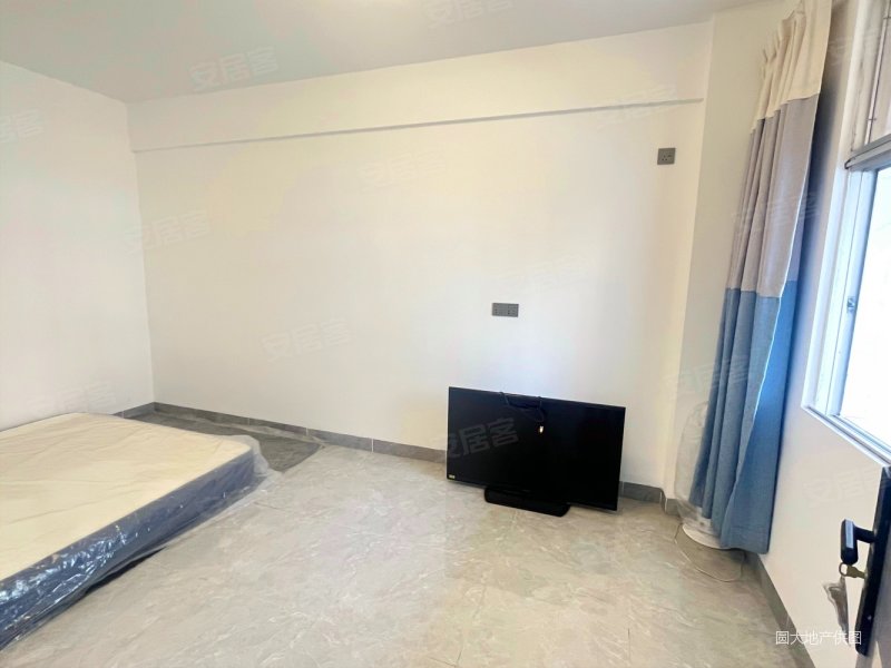 富鹏小区4楼精致装修南向生活配套齐全