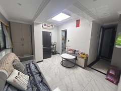 重庆渝中临江门解放碑洪崖洞 精装一室一厅业主自住房出租 房子品质有保证出租房源真实图片