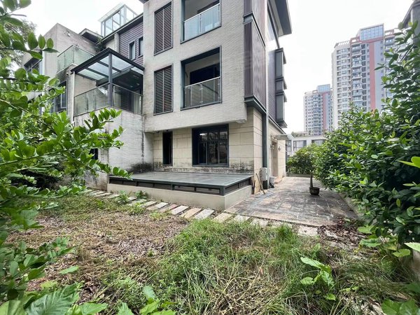 广州番禺祈福招商金山谷(别墅)金山谷双拼南向大别墅 门口可停四台车