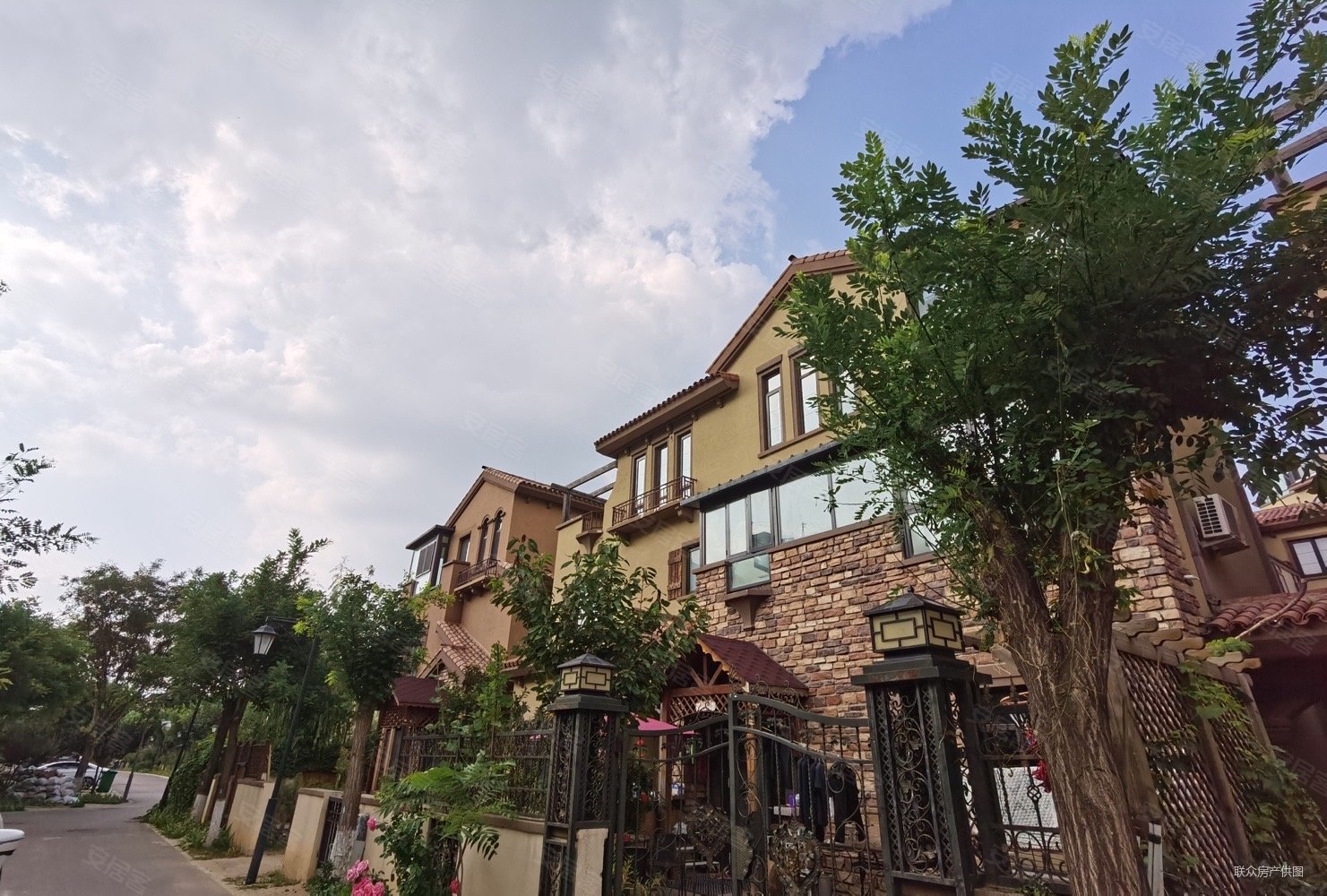 孔雀城瑞园别墅,西边户200平花园,集中供暖,本满二省大税