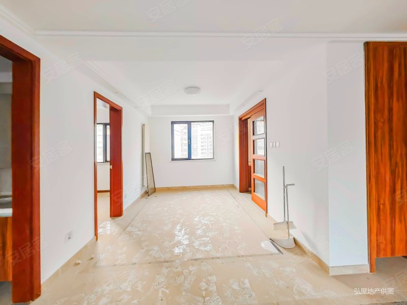 中间好楼层 装修好 低密宜居 商品房 有电梯 次新小区,中海御景台二手