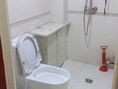 庆阳西峰西峰城区向阳小学,精装大四居,永嘉锦园,家具家电齐全,拎包入住。出租房源真实图片