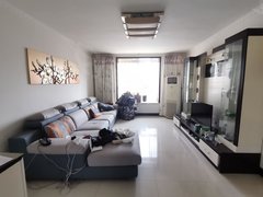 新乡卫滨新乡站小胖，中心医院附近，精装两室环境好，民水民电，好停车，随时看出租房源真实图片