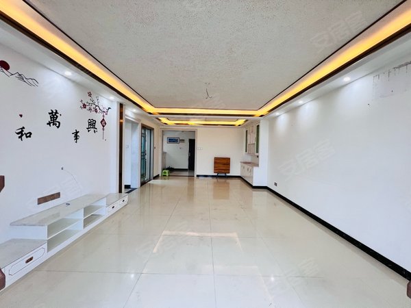 深圳龙华大浪鸿盛御景鸿盛御景花园小区 电梯高层 三房两厅 采光无