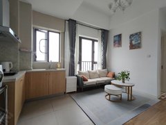 桂林临桂一院两馆吾悦广场 吾悦公寓精装1房 边套 定制衣柜 家具家电齐全出租房源真实图片