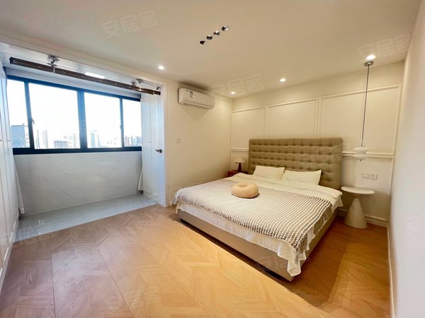 上海浦东陆家嘴万源晶典公寓实拍主卧,近地铁出行方便!