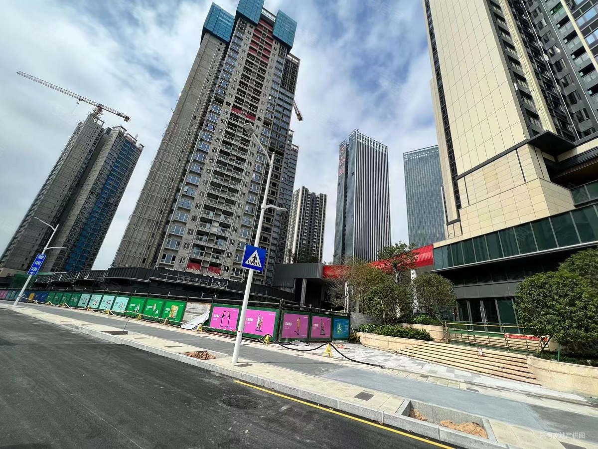 满五住房88平电梯房精装修4室2厅楼层好视野