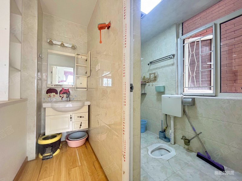 惠风同庆花园蜜糖镇 近地铁 精装修 三方户型 楼层采光很好