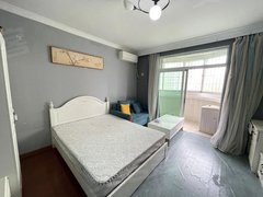 厦门思明松柏吕厝宝龙一期 精装大单间带阳台厨房 边套 户型方正 密码锁出租房源真实图片