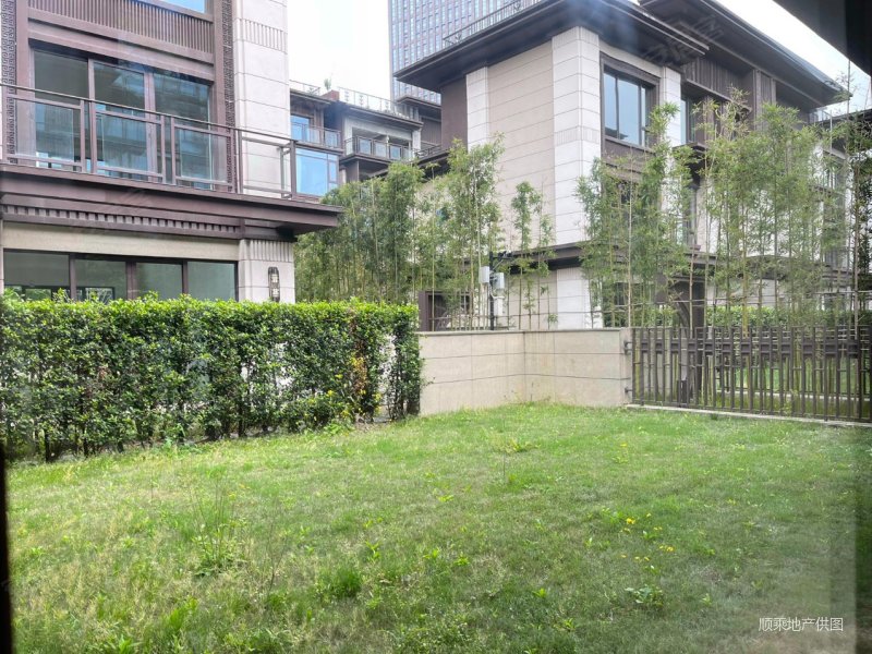 龙湖西宸原著(别墅)6室3厅5卫310㎡南北1300万