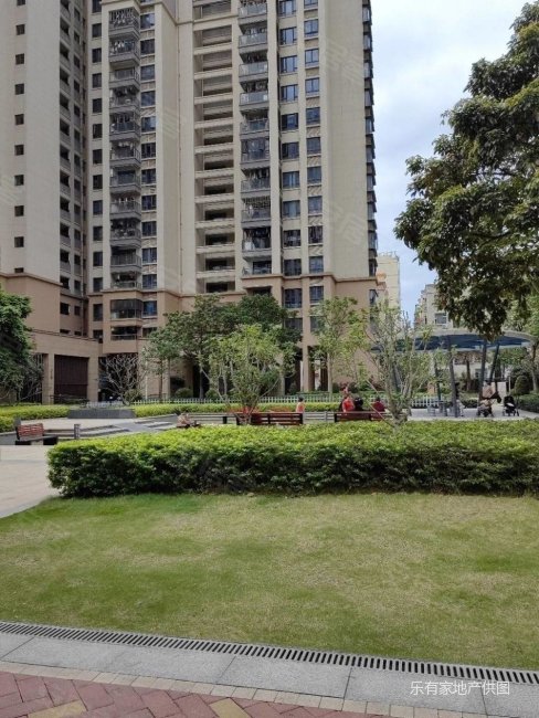 宝安怀德峰景自住装修客厅朝南落地窗