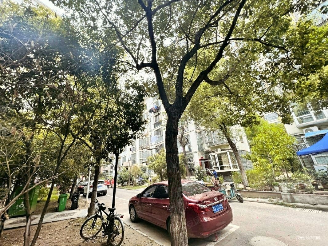 阳明东路结婚装修青山湖公园旁近一附院3号地铁口,隆兴民居二手房,85